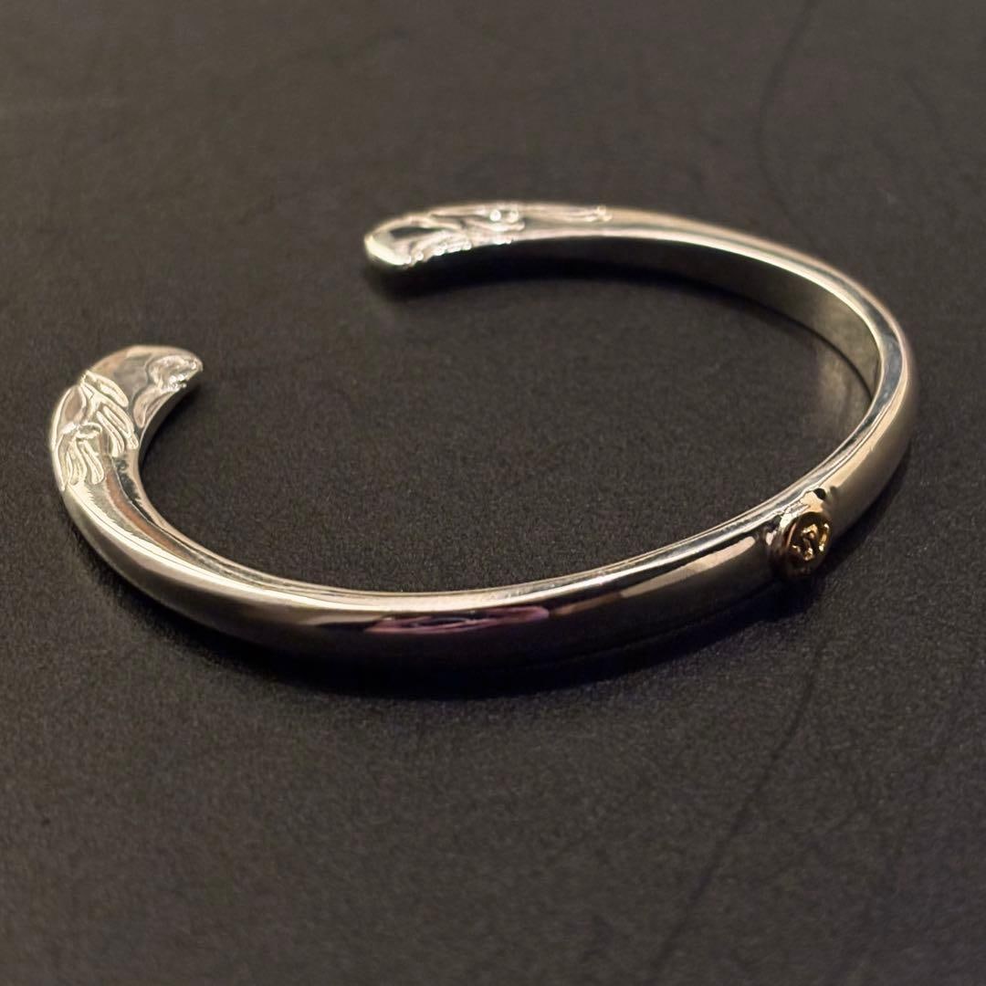(Second-hand) Eagle brand high-end hinge bracelet: This is a high-quality alloy eagle-shaped bracelet. This bracelet has a shiny luster and exquisite decoration. Please note that this is not a product of Goro's. The bracelet size can be adjusted by