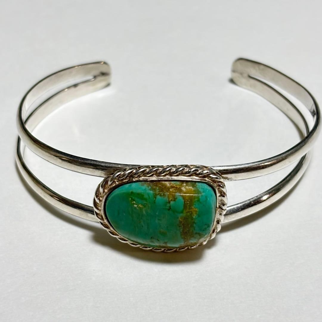 (Second-hand) Mexican Taxco Silver Bracelet: Mexico is home to workshops of world-renowned jewelry brands, where skilled craftsmen have long been dedicated to the production of silver jewelry. Vintage Mexican silver bracelet