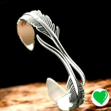 (Second-hand) Men's silver bracelet, American casual style, featuring feather elements: Men's silver bracelet, American casual style, featuring feather elements, dimensions: approximately 6.5 cm in diameter, width approximately 1 cm. Material: alloy. Color: silver.