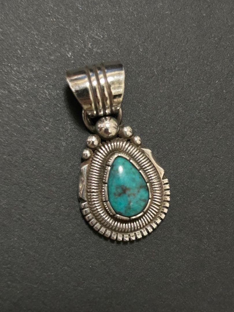 (Second-hand) Rare Willem Van de Velde WCV, Willem Van de Velde Navaho: This is the top half of a turquoise necklace designed by Will Van Dever. Will passed away several years ago, and due to limited availability, it is now difficult to purchase. The necklace is well-pres