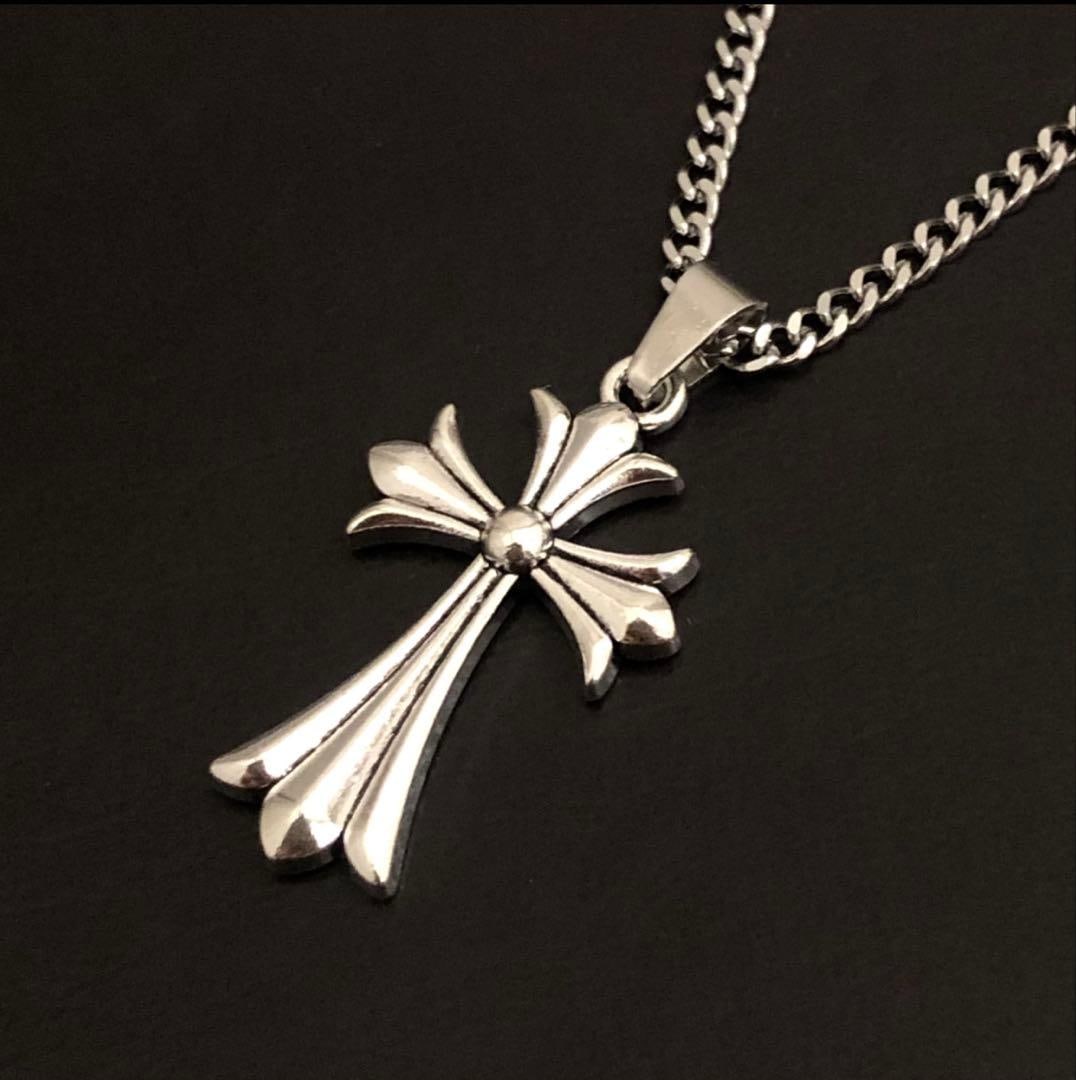 (Second-hand) 1 piece of 50cm (2mm wide) cross-shaped chain necklace: Font Chain Necklace [Size] Chain length: about 50 cm Chain width: about 2 mm Cross pendant (excluding loop): about 24 x 16 mm [Quantity] 1 [Color] Silver [Material] Chain: Alloy Pendant: Brass