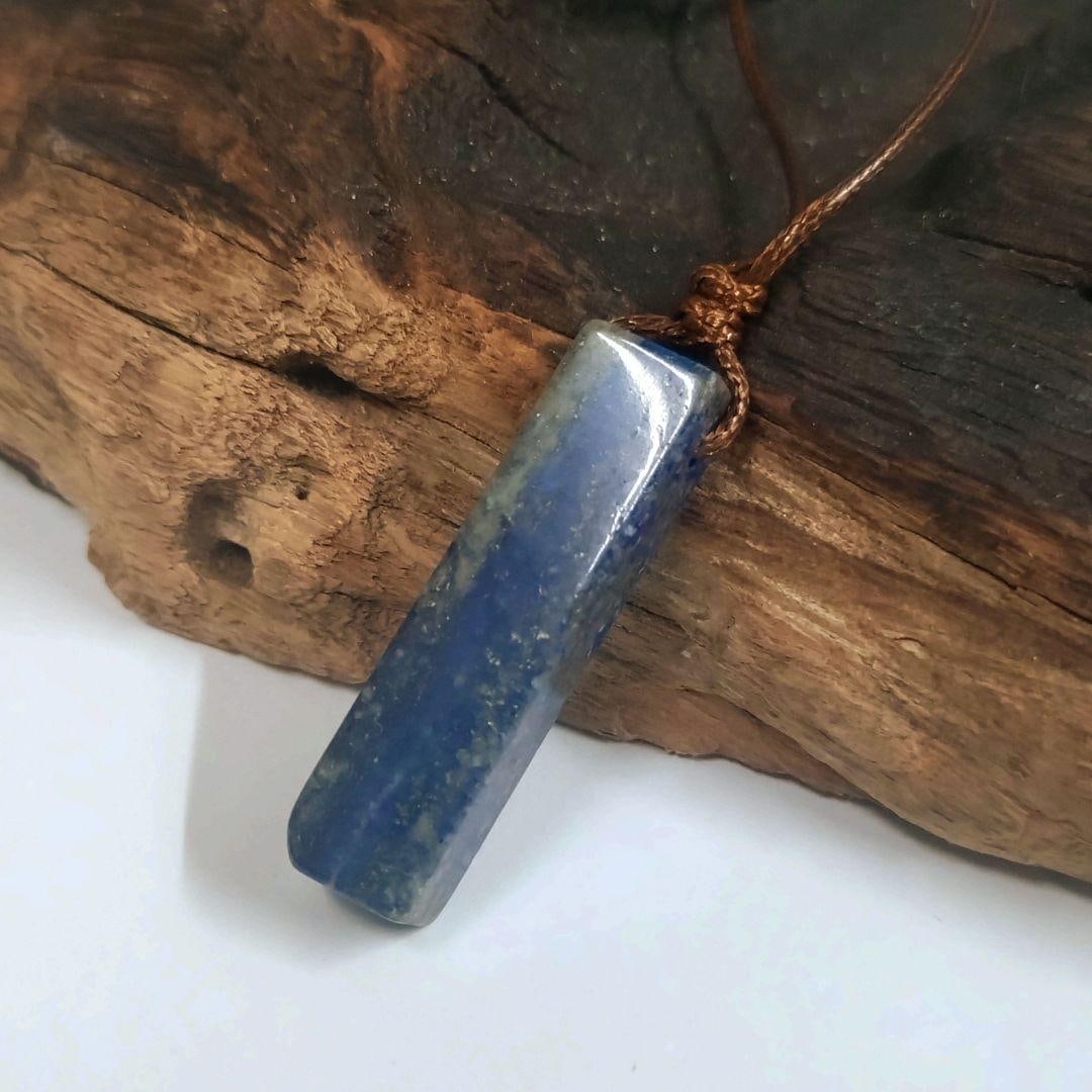 (Second-hand) Natural turquoise necklace, woven pendant: Natural turquoise necklace, woven pendant, wards off evil and brings good luck, suitable for both men and women. The deep azure color is truly beautiful. Natural turquoise pendant. A simple vertical s