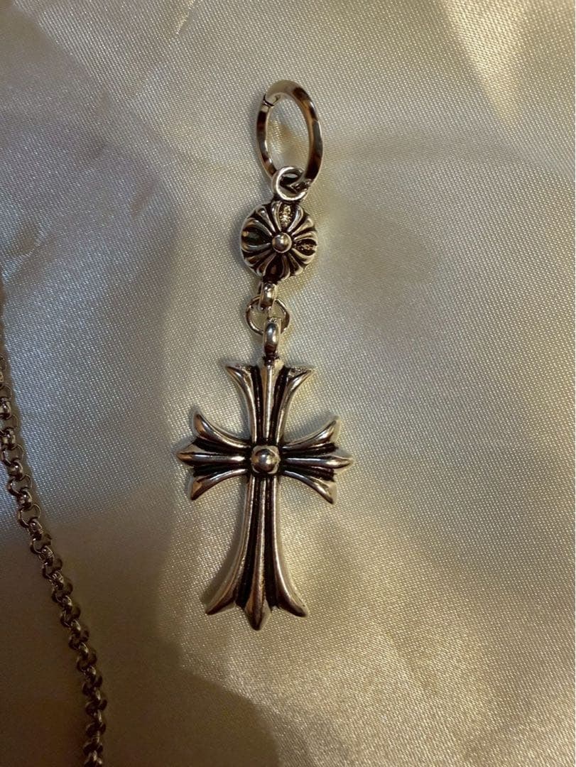 (Second-hand) Silver cross pattern necklace, with silver chain - 15