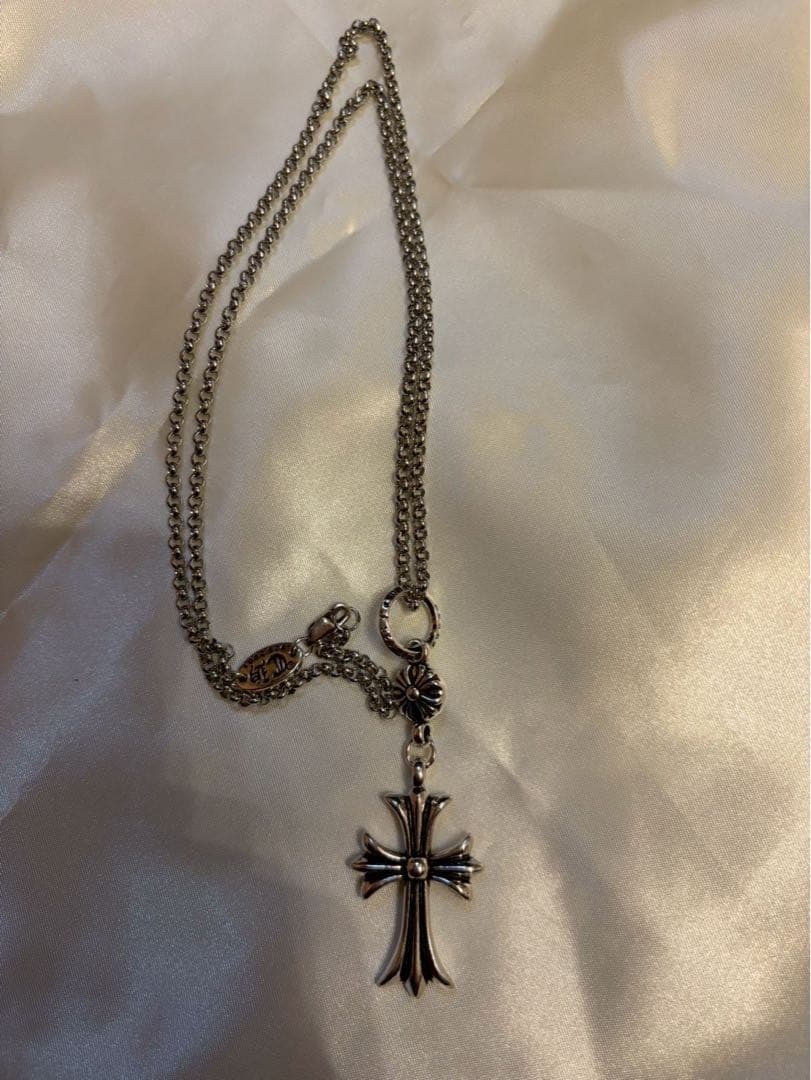 (Second-hand) Silver cross pattern necklace, with silver chain - 17