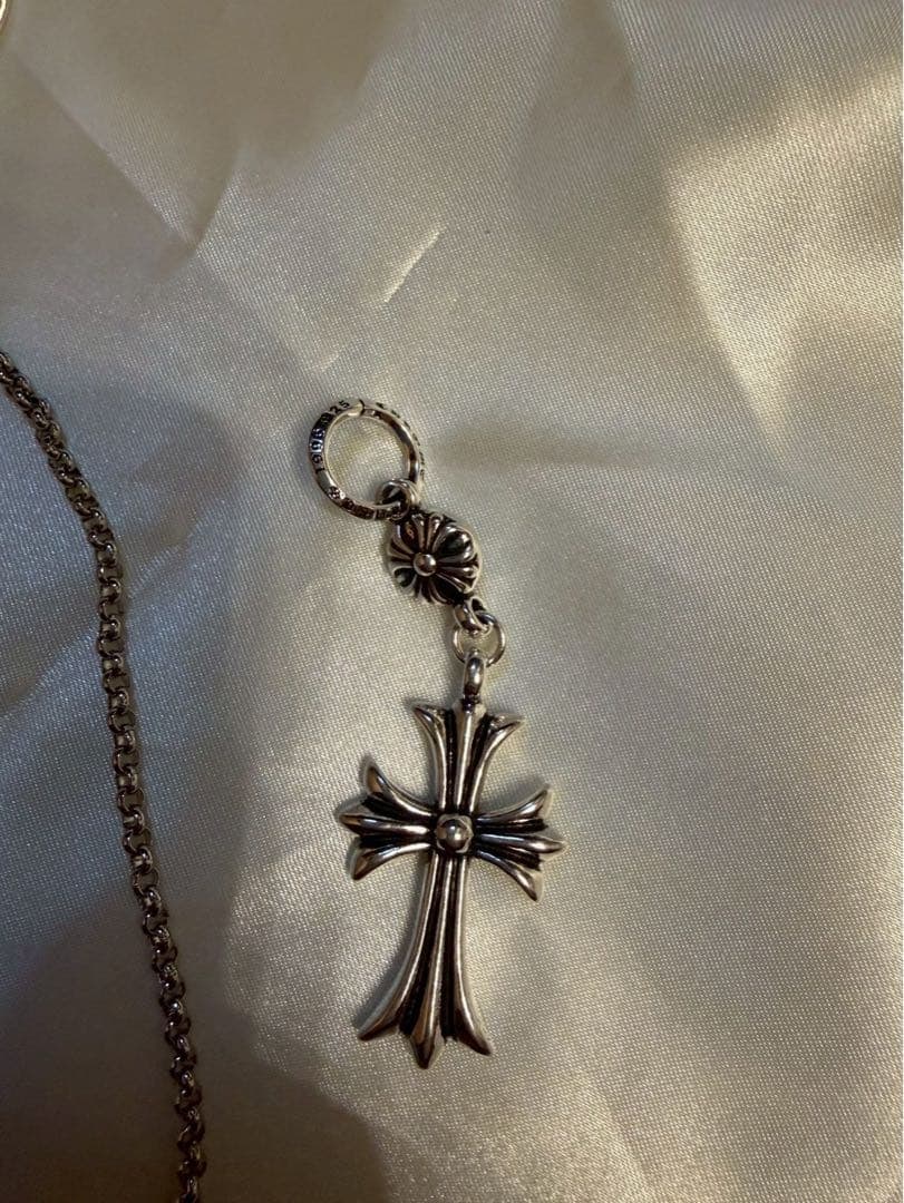 (Second-hand) Silver cross pattern necklace, with silver chain - 18