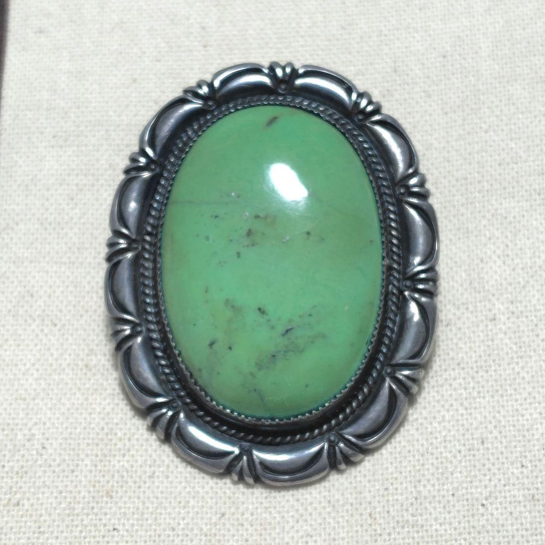 (Second-hand) Turquoise and 925 Sterling Silver Circular Tie Clip: This is a turquoise and silver circular tie clip that I bought a long time ago. I have only used it a few times, but due to its age, the loop has come off. It was originally handcrafted by a