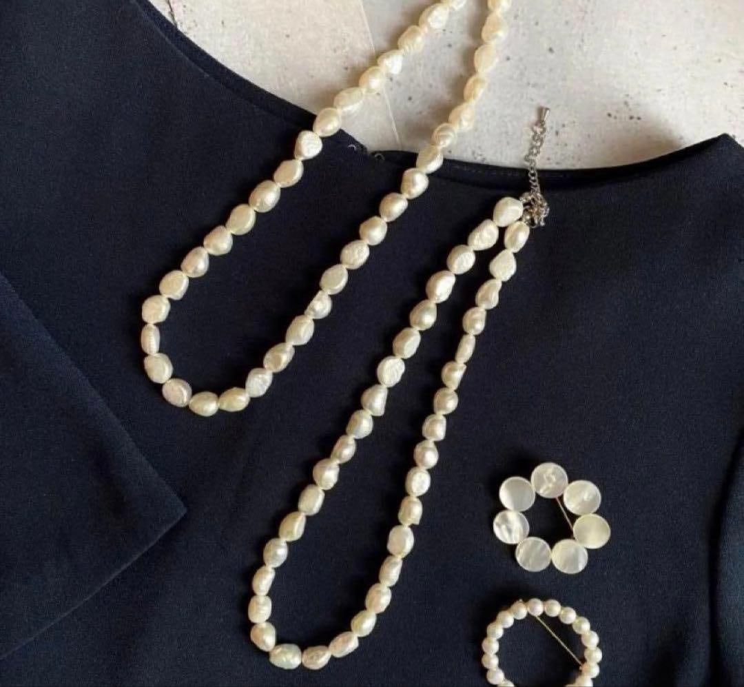 (Second-hand) Natural large baroque freshwater pearl necklace: These freshwater baroque pearls have a beautiful luster. These pearls are very large, over 10mm, making them quite noticeable. Their uneven baroque shape is very unique and beautiful. Pearls will be r