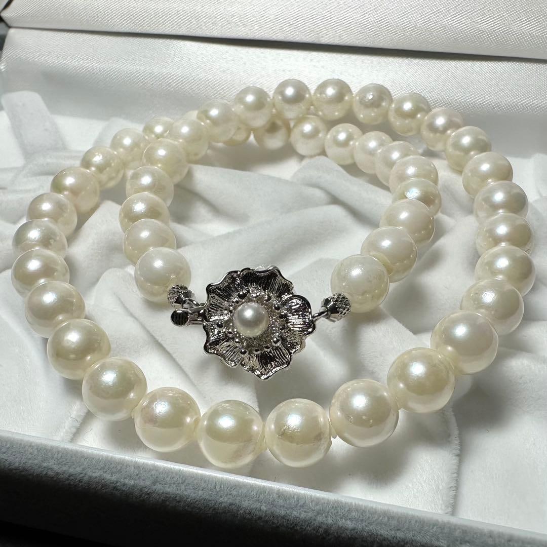 (Second-hand) Large 8.0-8.4mm Akoya Pearl Necklace, silver, approximately 43cm: This genuine Akoya pearl necklace features a silver stamped clasp, with pearls approximately 8.0-8.4mm in diameter, and a necklace length of about 43cm.