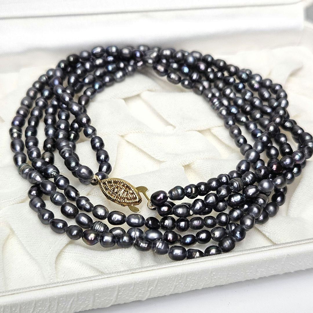 (Second-hand) Rare black freshwater pearls, exceptionally beautiful.: Rare black freshwater pearls, exceptionally beautiful. 48 centimeters (actual size when laid flat).