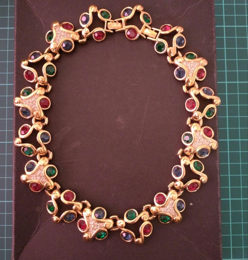 (Second-hand) Vintage Necklace: The necklace is in good condition with no obvious damage, but please carefully examine the pictures. Do not purchase if you have any doubts. The length of the necklace is approximately 42 cm to 45 cm.