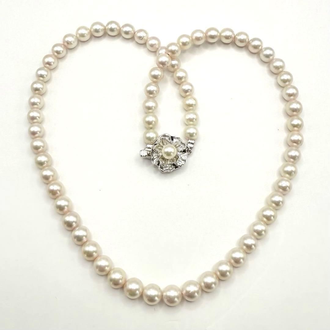 (Second-hand) Natural Akoya Pearl 6mm Necklace: Natural Akoya Pearl 6mm Necklace, Length: Approximately 42cm Pearls: Approximately 6mm - About the Product This pearl necklace features a beautiful pink luster.