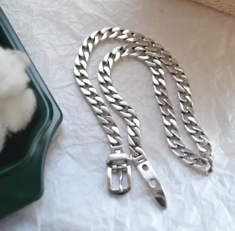 (Second-hand) Silver S925 Belt Necklace Korean Unisex: Silver S925 belt necklace, unisex Korean style, approximately 38 centimeters long.