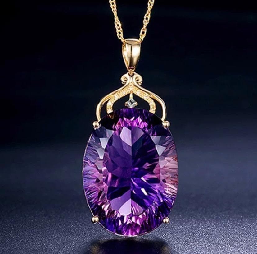 (Second-hand) Purple Crystal Necklace: The gemstone set in the purple crystal necklace is cubic zirconia, with a size of approximately 46 cm - 54 cm.