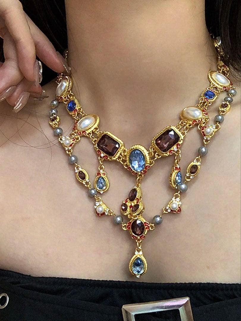 (Second-hand) Colorful Gemstone Pearl Double-layer Necklace: This gorgeous double-strand necklace is set with many large, colorful gemstones. Color: Multi-color This exquisite, elegant, and lovely pendant necklace perfectly complements fashion styles for all fo