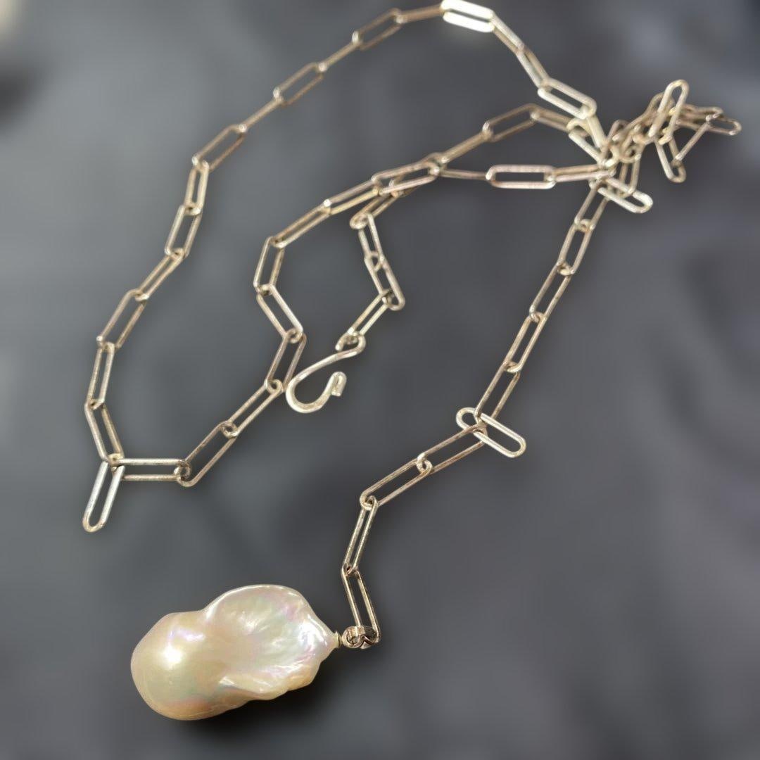 (Second-hand) Freshwater pearl necklace: This freshwater pearl necklace was purchased at the Gulf Cruise Shop. Due to its hook-and-loop design, the size is adjustable. [ARNE LECHT/Arne Lecht] Pearl Chain Necklace Color: Silver Size: One size