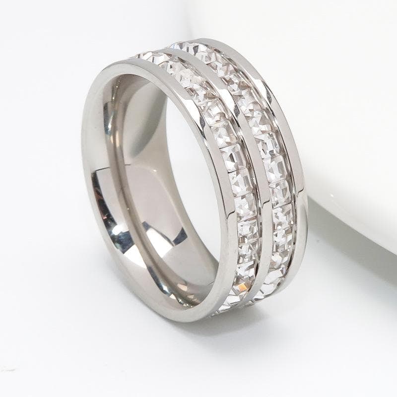 (Second-hand) Double-row full eternity ring, size 11, silver color, with zirconia.: This high-quality ring is made of lightweight and high-strength titanium metal, set with two rows of dazzling cubic zirconia stones. Its simple yet striking design is sure to enhance the charm of any