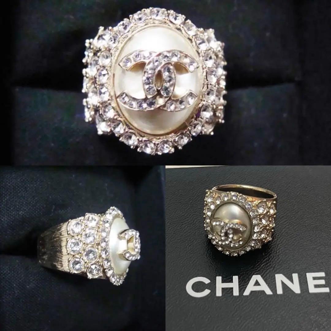 (Second-hand) Chanel Coco Mark pearl and diamond ring, brand new: This is a precious ring, identical to the one worn at the Paris fashion show, which I purchased at Shinjuku Takashimaya Department Store. At that time, I was a customer of Chanel, so someone