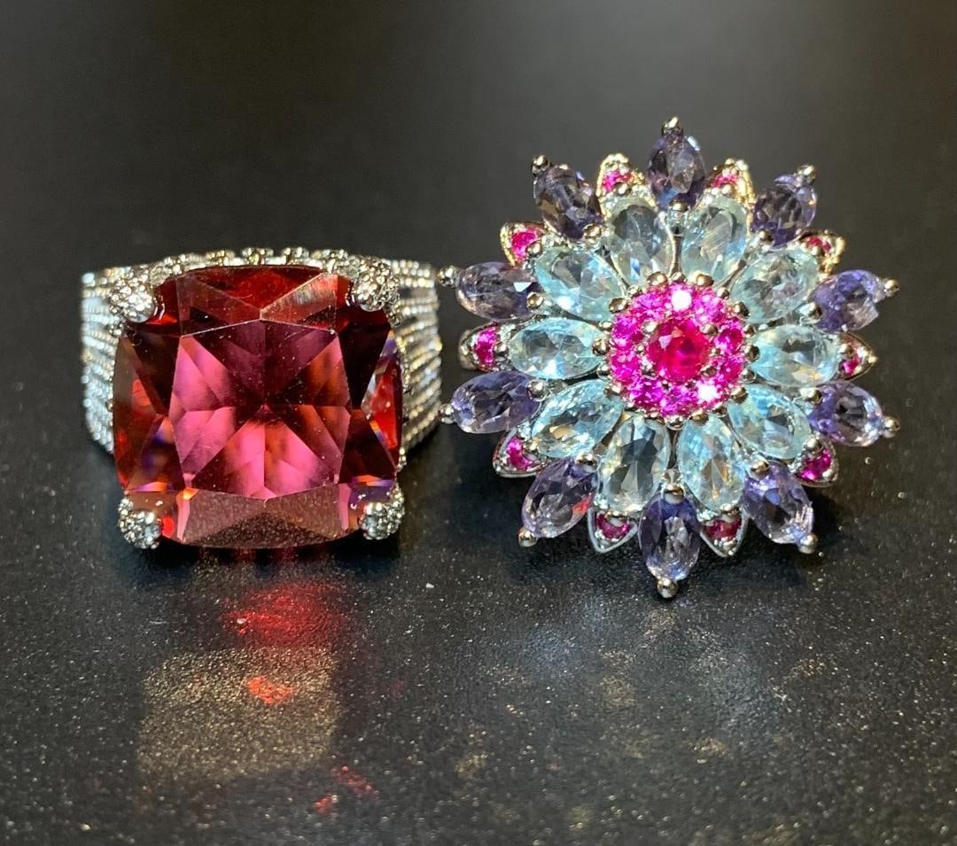 (Second-hand) Silver square amethyst ring, set of two, pointed crystal: Silver square amethyst ring, set of two, pointed crystal, ring size 14.