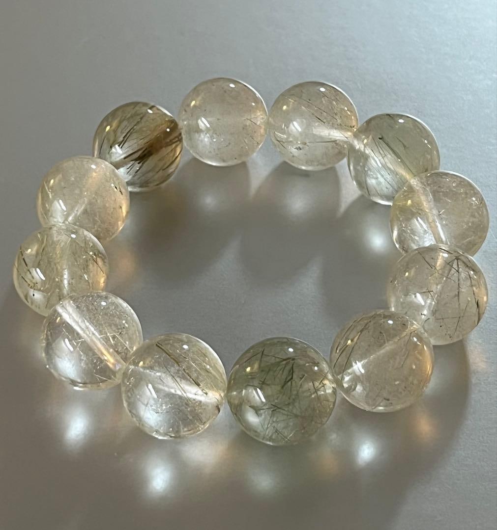 (Second-hand) Montblanc bracelet: It is a large Zeggsan quartz bracelet. It is a very beautiful, slightly green in color. Inner diameter: approximately 16 cm Spherical beads with a diameter of approximately 18.5 mm