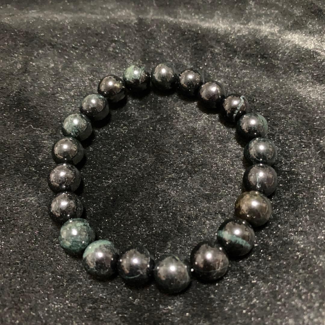 (Second-hand) Natural Black Jade Bracelet (Certified) 9mm: This is a bracelet made of natural black jade (comes with a certificate). Size: approximately 9 millimeters, approximately 16 centimeters or longer.
