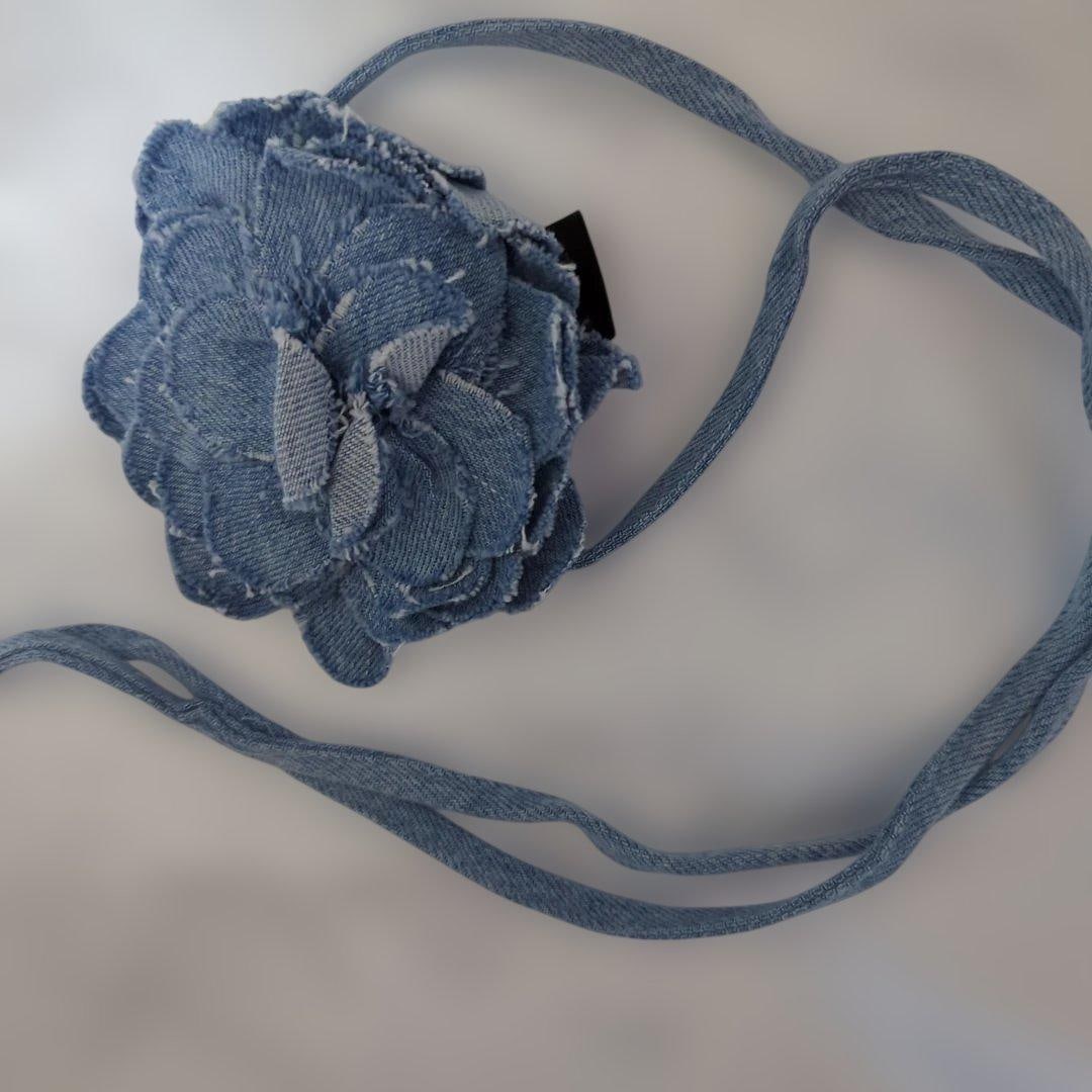 (Second-hand) ZARA Denim Flower Necklace: ZARA denim flower necklace, approximately 112 centimeters long.