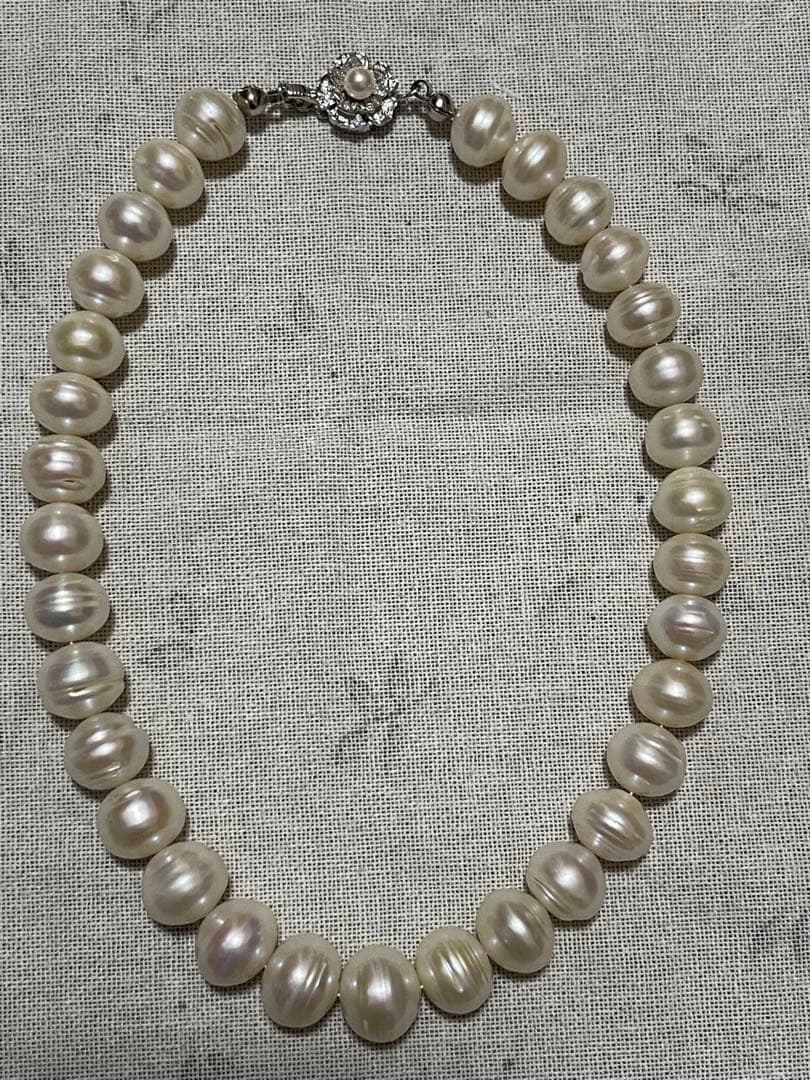 (Second-hand) Pearl Necklace: Pearl necklace