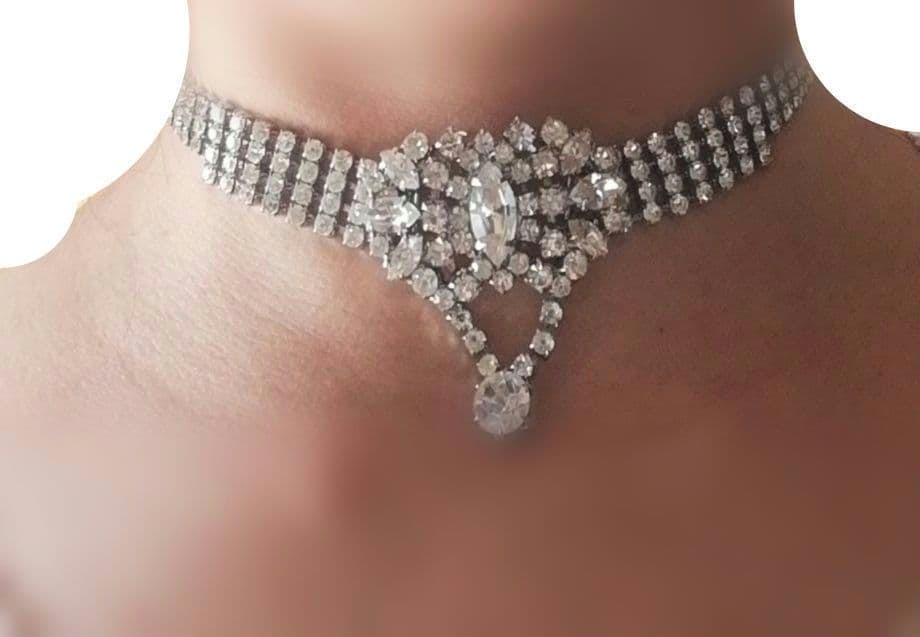 (Second-hand) Elegant two-piece set water drill necklace heart-shaped bracelet horse eye shape: Elegant two-piece set of water diamond necklace and heart-shaped bracelet, with a cat's eye shape. Necklace: 38.5 cm (longest part) The width of the heart-shaped pattern is 4.5 cm (both vertically