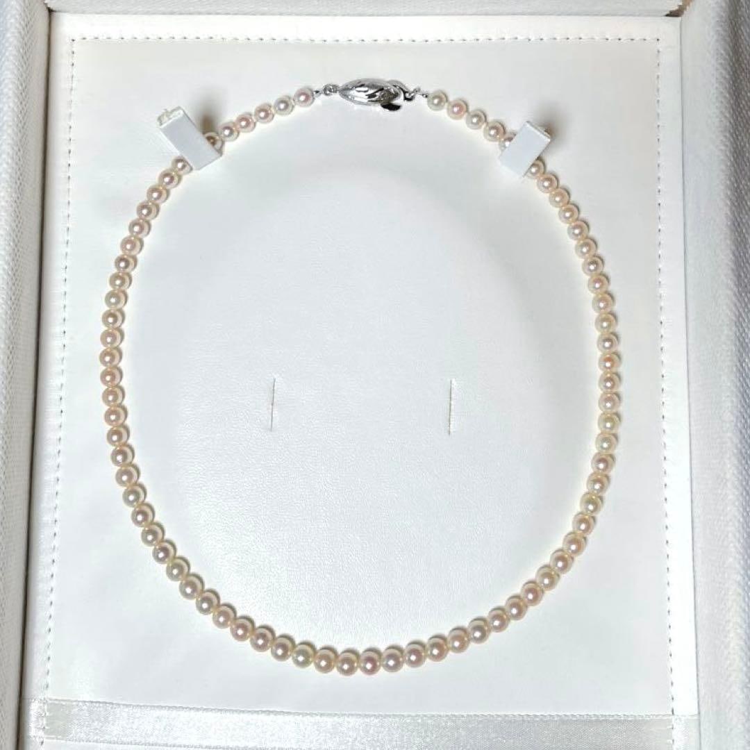 (Second-hand) Fine Akoya Pearl Baby Necklace: Extremely rare fine-grain Akoya pearl baby necklace Bead diameter: approximately 4.4-4.9 millimeters Length when worn: approximately 38 centimeters Bead shape: round