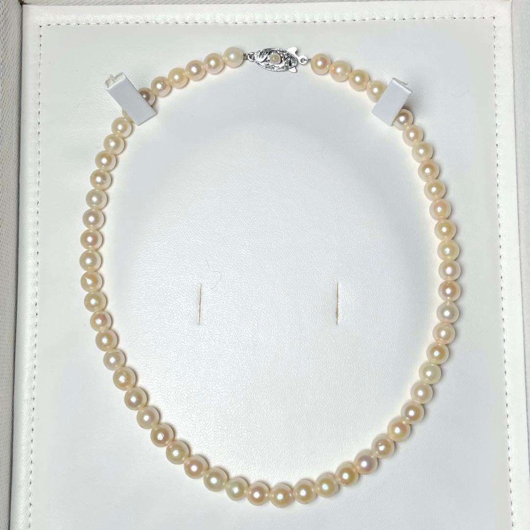 (Second-hand) Akoya Pearl Necklace: Akoya Pearl Necklace Bead diameter: approximately 6.0-6.5 millimeters Length when worn: approximately 37 centimeters Bead shape: round