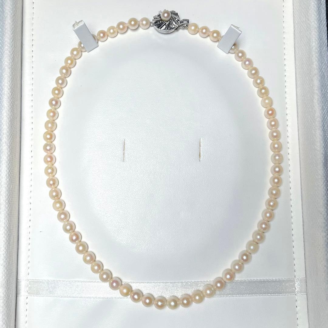 (Second-hand) Akoya Pearl Necklace: Akoya Pearl Necklace Bead diameter: approximately 5.9-6.5 millimeters Length when worn: approximately 43 centimeters Bead shape: round