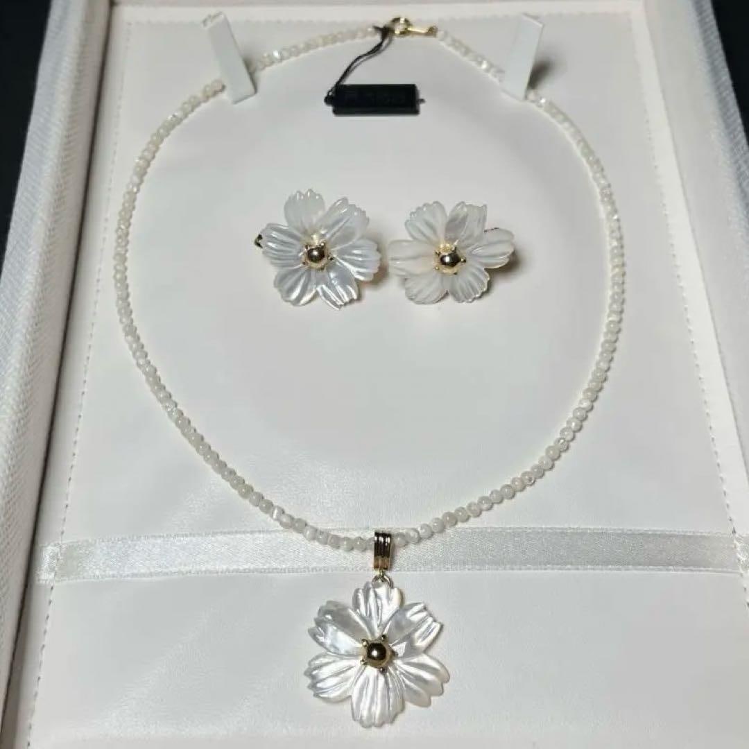 (Second-hand) White pearl mother-of-pearl necklace and earrings: White pearl mother-of-pearl necklace and earrings Bead diameter: approximately 2.8-3.0 mm Length when worn: approximately 41.5 cm Bead shape: round
