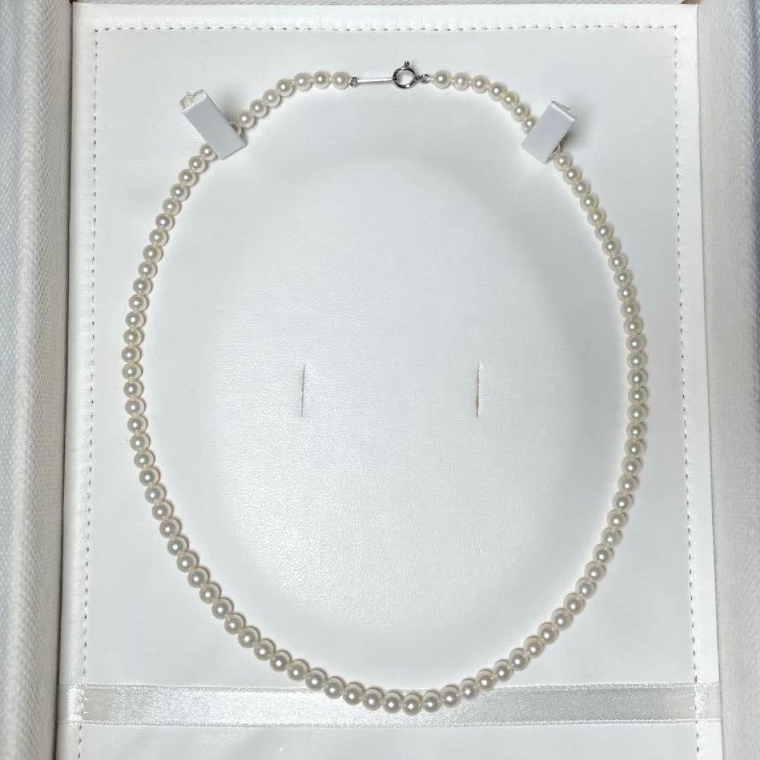(Second-hand) Akoya Pearl Necklace: Akoya Pearl Necklace Bead diameter: approximately 4.0-4.5 mm Length when worn: approximately 40.5 cm Bead shape: round Engraved with pt850