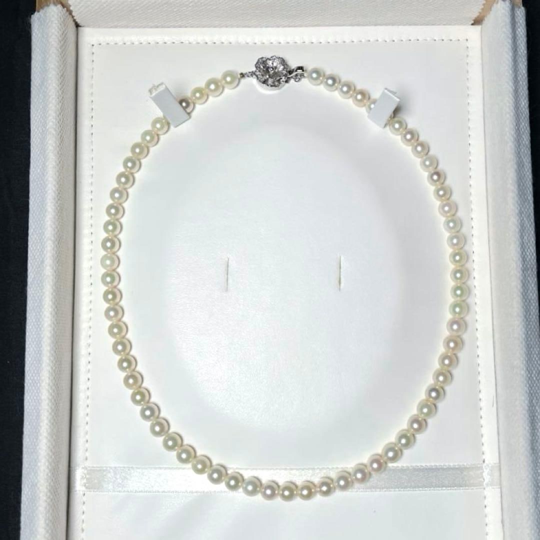 (Second-hand) Akoya Pearl Necklace: Akoya Pearl Necklace Bead diameter: approximately 6.0-6.4 millimeters Wearing length: approximately 42.5 centimeters Bead shape: round Marked as silver