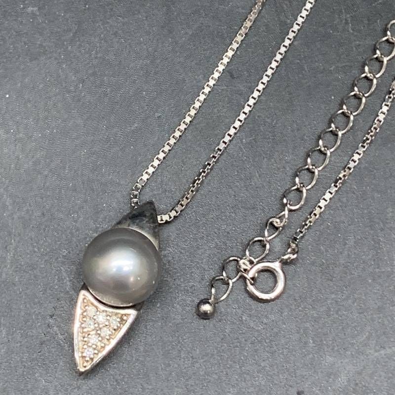 (Second-hand) Pearl pendant, black South Sea pearl: Pearl pendant, black South Sea pearl, 10 mm, 0.07 carat gemstone, 925 silver chain, pearl pendant, Second-hand, with some scratches and stains. Top: Silver carving SILVER Gemstone 0.07 carat