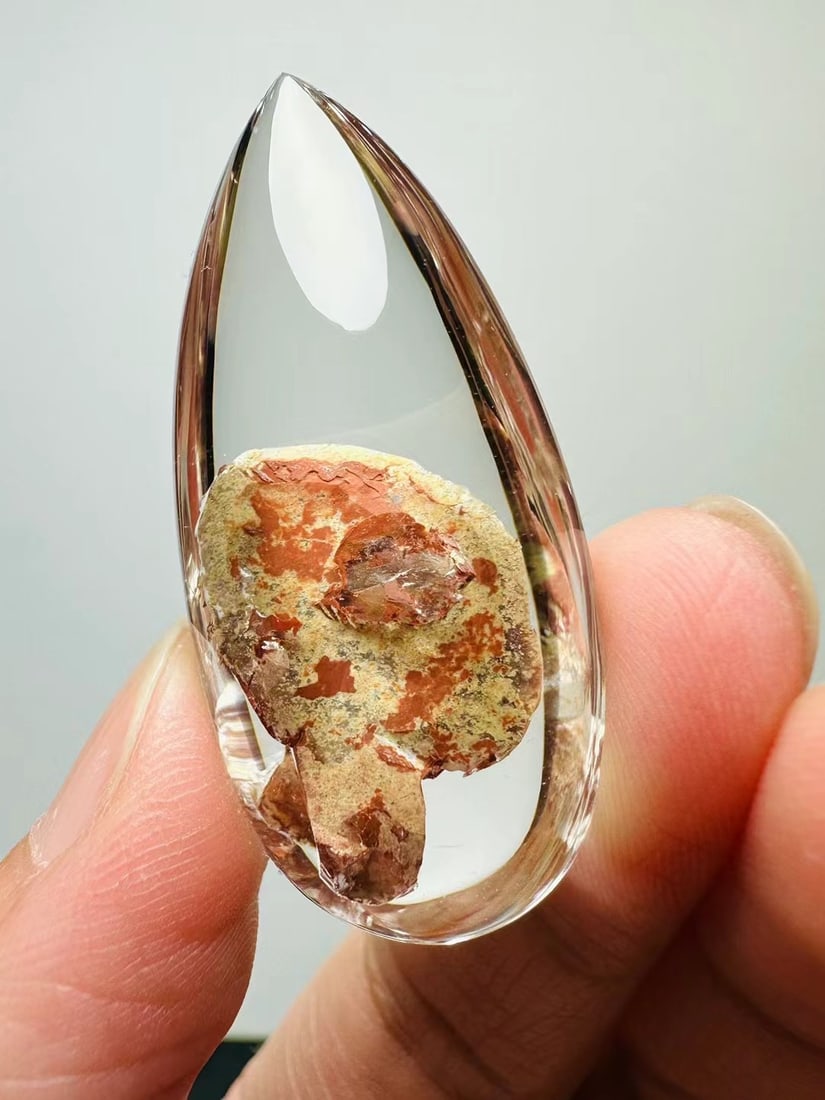 Crystal Pendant: This crystal pendant showcases a truly unique formation, a testament to the wonders of nature shaped over millions of years. The rare crystalline structure, often referred to as a 'fortune stone', is