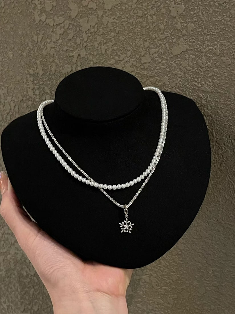 Silver Natural Pearl Necklace: This exquisite necklace captures the essence of winter with its shimmering dual-layer snowflake design. Featuring 3-4mm natural freshwater pearls, it offers a touch of elegance and versatility, perfec