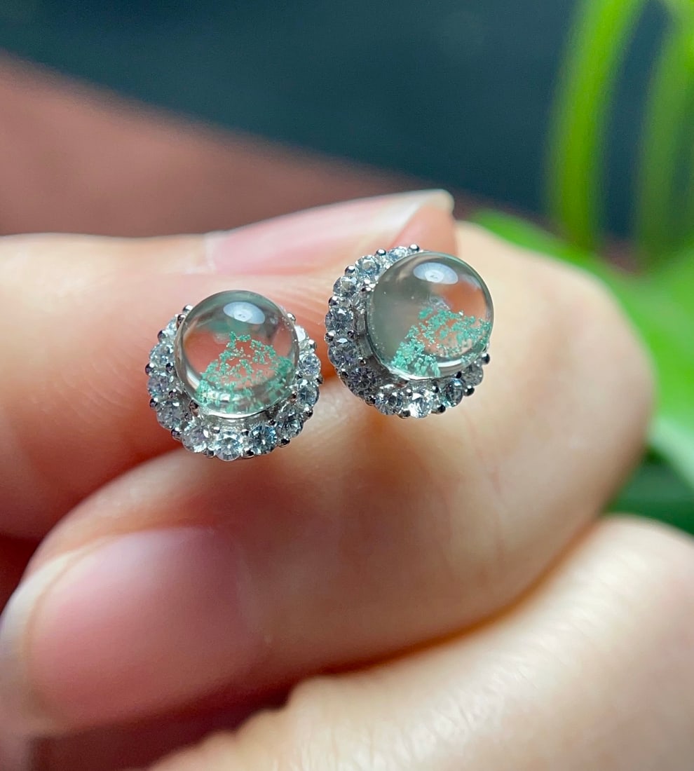 Natural Crystal Earrings: This pair of crystal earrings captivates with their transparent clarity and vivid green hue, making them a versatile choice for any occasion. The lustrous crystals are elegantly set, enhancing the wea