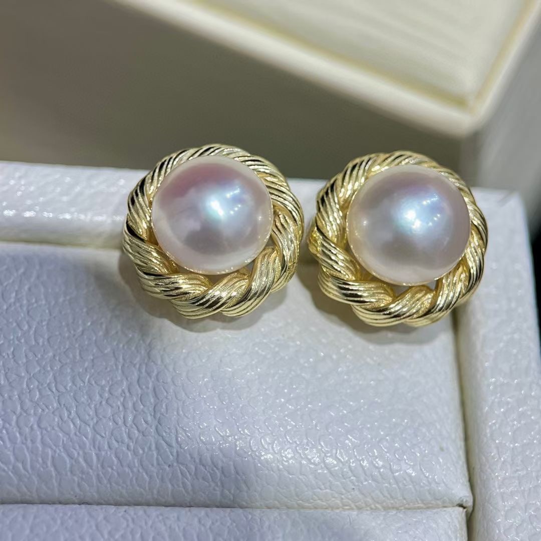 Aurora Pearl Earrings: This pair of Aurora Pearl Earrings exudes a vintage charm with its intricate braided design, reminiscent of classic elegance. The pearls, measuring 9 to 10mm, are almost flawless, boasting a