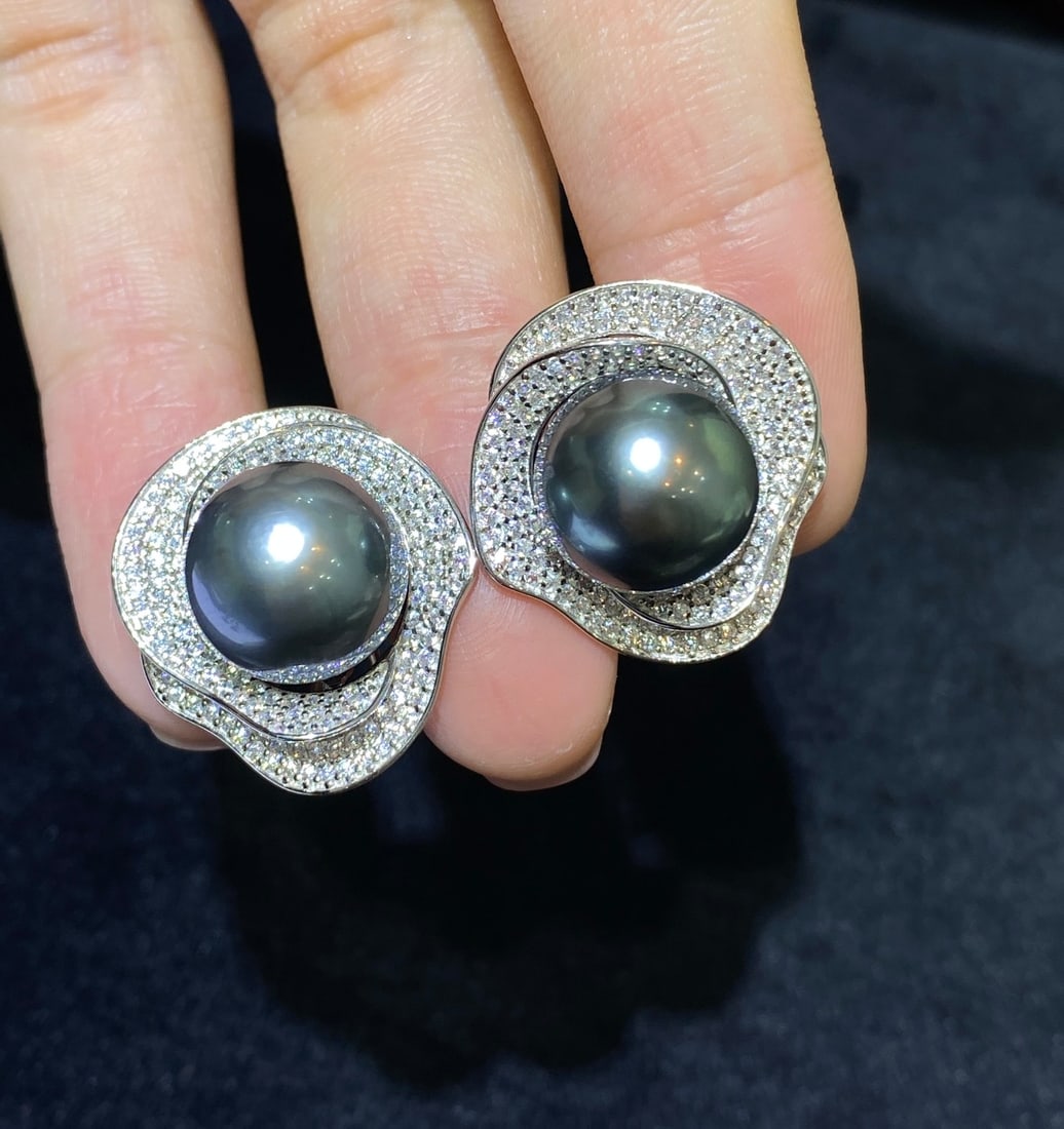 Silver Tahitian Pearl Earrings: This pair of silver earrings showcases exquisite Tahitian pearls, measuring an impressive 11 to 12mm. Their elegant allure is complemented by a touch of gentle sophistication, making them a perfect ch