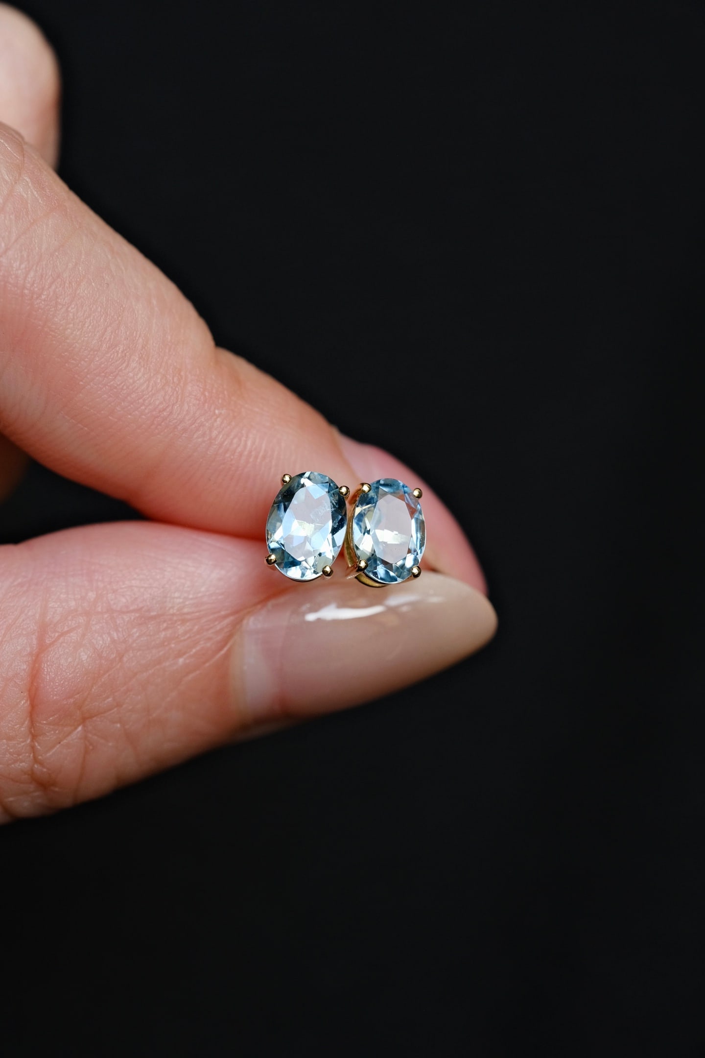 18K Gold Aquamarine Earrings: This exquisite pair of 18K Gold Aquamarine Earrings embodies a perfect blend of elegance and sophistication. The natural aquamarine stones are beautifully set in a classic four-prong design, allowing