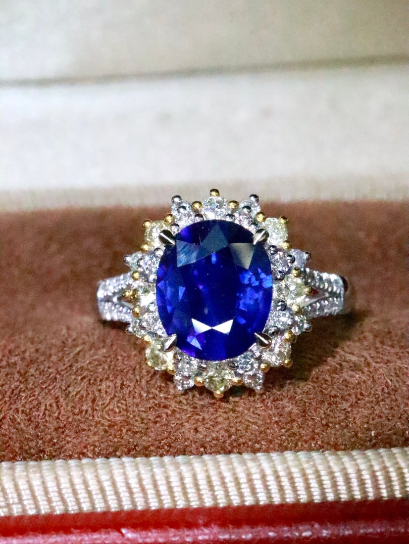 18K Gold Blue Sapphire Ring: This 18K Gold Blue Sapphire Ring captures the brilliance of the cosmos, exuding a majestic aura akin to a starlit galaxy. The vivid blue hue of the sapphire is both rich and enchanting, making it a