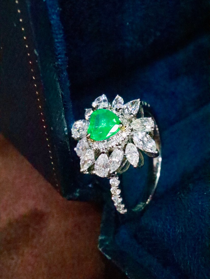 18K Gold Emerald Ring - 3