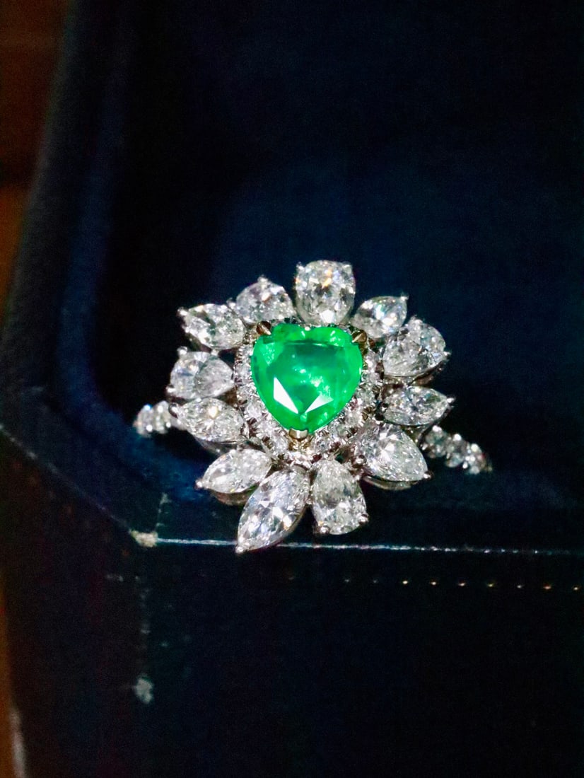 18K Gold Emerald Ring - 4