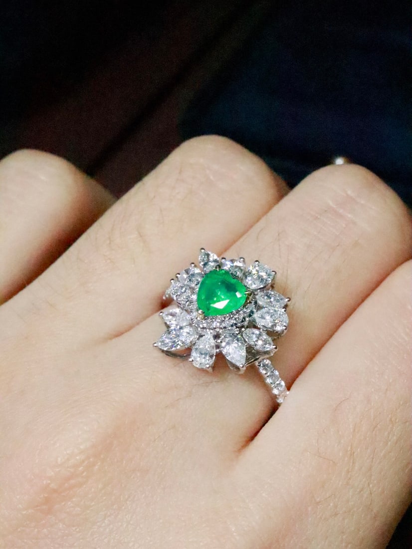 18K Gold Emerald Ring - 5