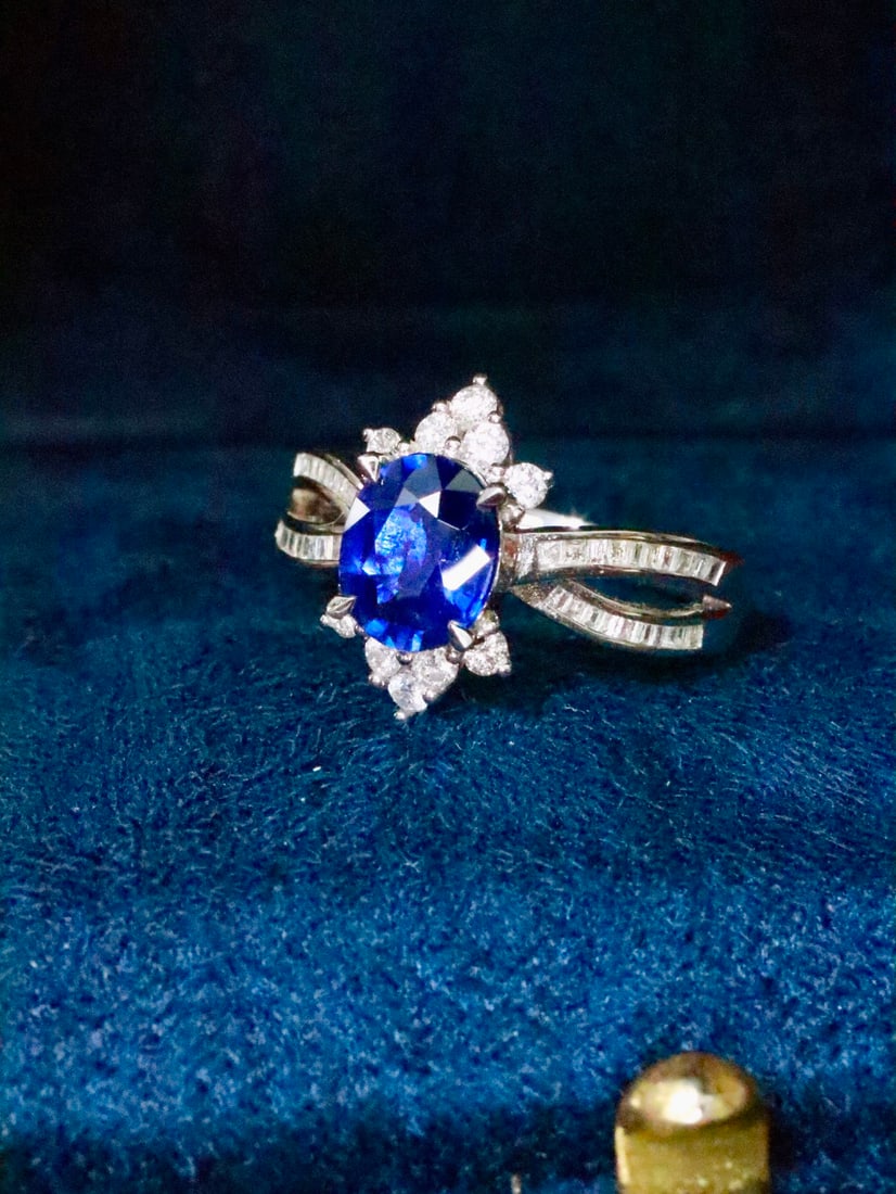 18K Gold Sapphire Ring: This exquisite 18K Gold Sapphire Ring embodies a sense of regal elegance with its vivid blue hue and remarkable craftsmanship. The natural sapphire, weighing 1.25 carats, is expertly set alongside