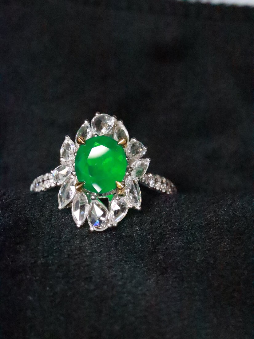 18K Gold Emerald Ring: This 18K Gold Emerald Ring exudes an aura of understated luxury and sophistication. The vivid emerald, weighing 1.04 carats, captivates with its bright and rich hue, making it an exquisite