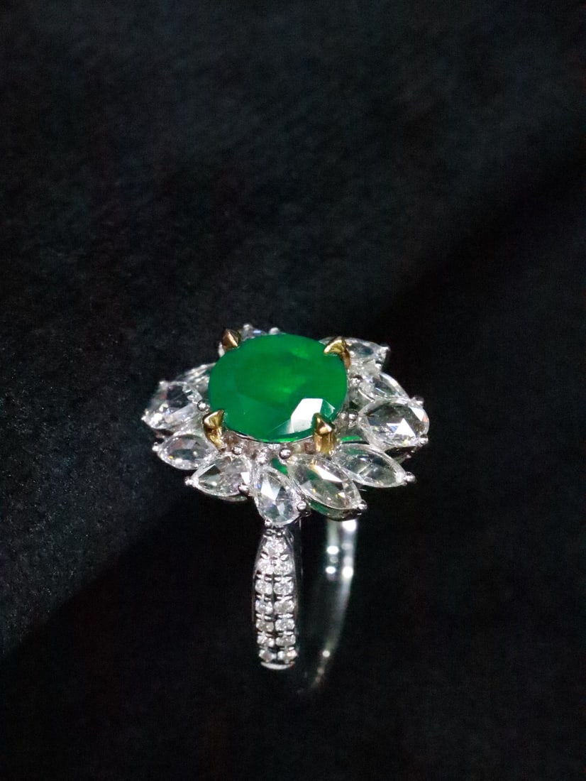 18K Gold Emerald Ring - 3
