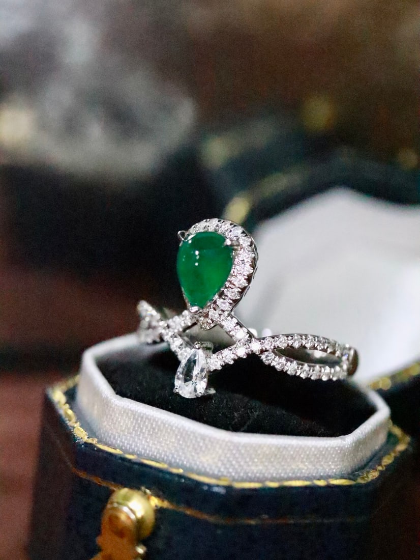 18K Gold Emerald Ring - 2