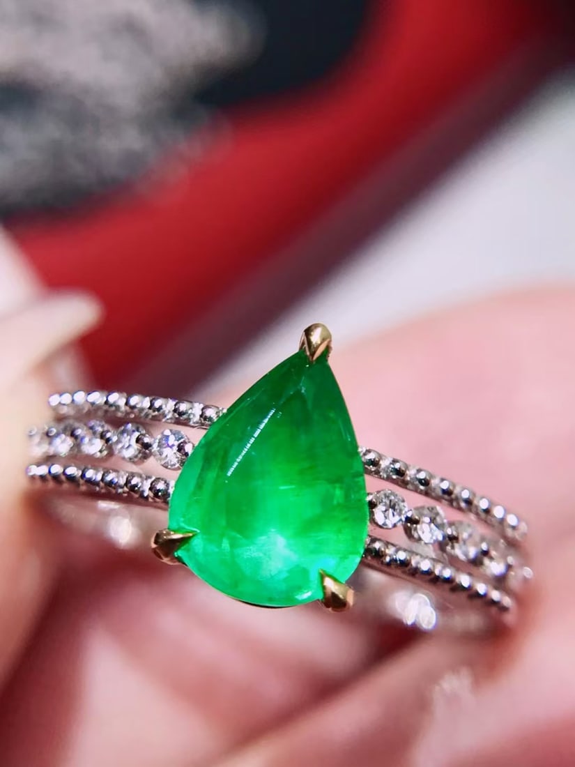 18K Gold Emerald Ring - 3