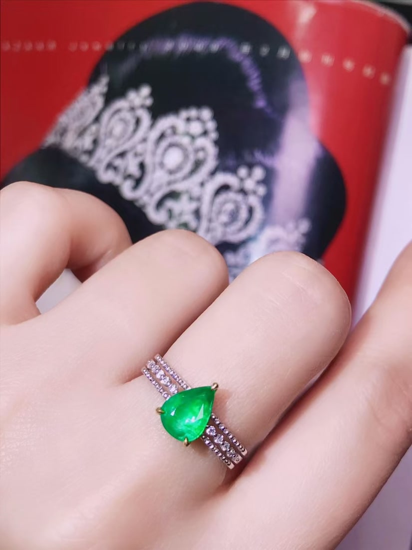 18K Gold Emerald Ring - 4
